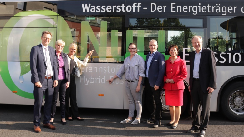 Null-Emission! Der Brennstoffzellenbus des Regionalverkehrs Köln begeistert! Diskussion zur Verkehrsmobilität mit Marie-Luise Dött