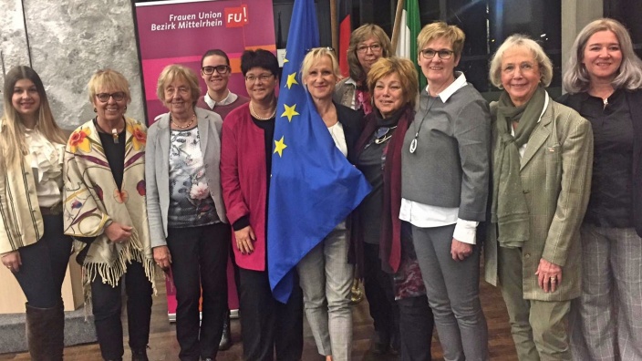Neu gewähltes Vorstandsteam der Frauen Union Mittelrhein mit der neuen Vorsitzenden Martina Engels-Bremer 2.v.re)