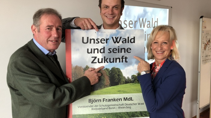 Das Thema unserer Wälder mit Fachleuten besprechen: Förster Pohl und Björn Franken (Schutzgemeinschaft Deutscher Wald)