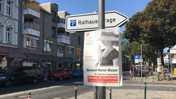 Second-Hand-Basar für exklusive Frauenmode in Hennefer Meys-Fabrik