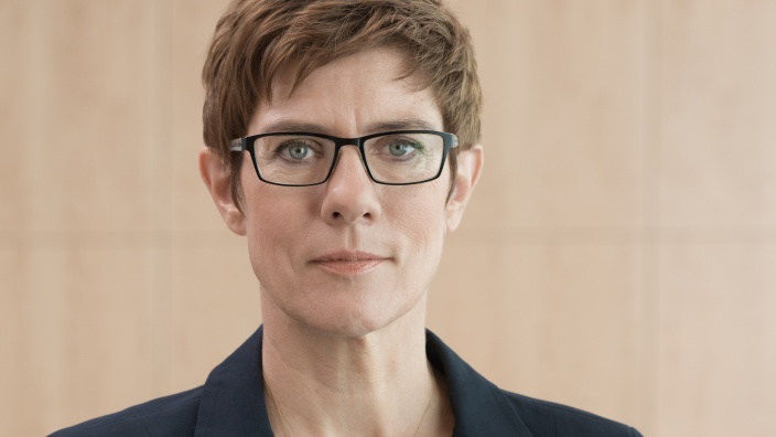Annegret Kramp-Karrenbauer ist neue Generalsekretärin der CDU Deutschlands
