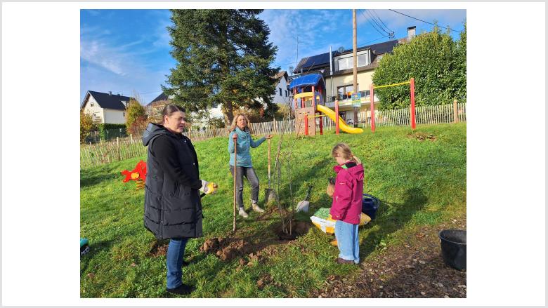 Baumpflanz-Challenge der Frauen Union in NKS: Janine Erhardt ist neue Vorsitzende