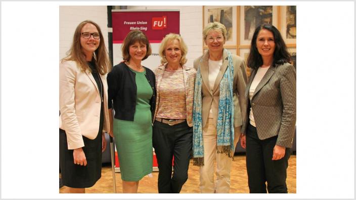 Gratulationen an den neuen Kreisvorstand der Frauen Union Rhein-Sieg: (v.li.n.re.): Gebauer, Gutsche, Grünewald, Unger und unsere Bundestagsabgeordnete und CDU-Kreisvorsitzende Winkelmeier-Becker