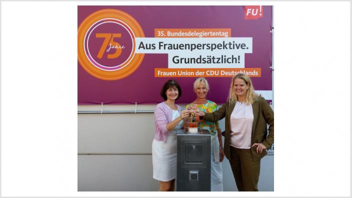 Sabrina Gutsche, Ulla Thiel und Monika Grünewald: Start, los gehts!